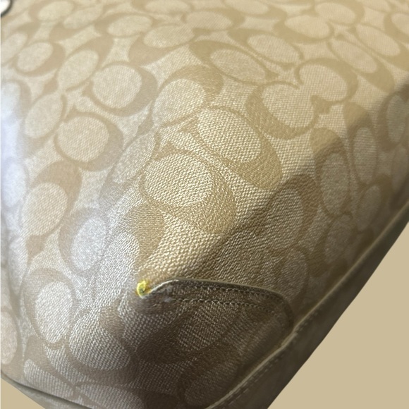 Coach Signature Reversible Tote, A special "Road Trip" New York City - Picture 10 of 13